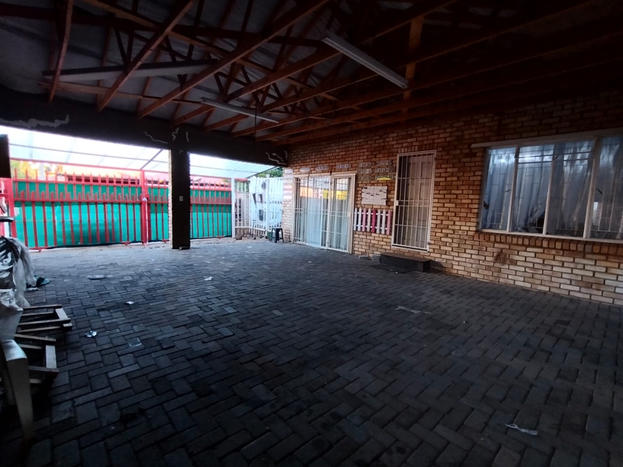 2 Bedroom Property for Sale in Geelhoutpark North West